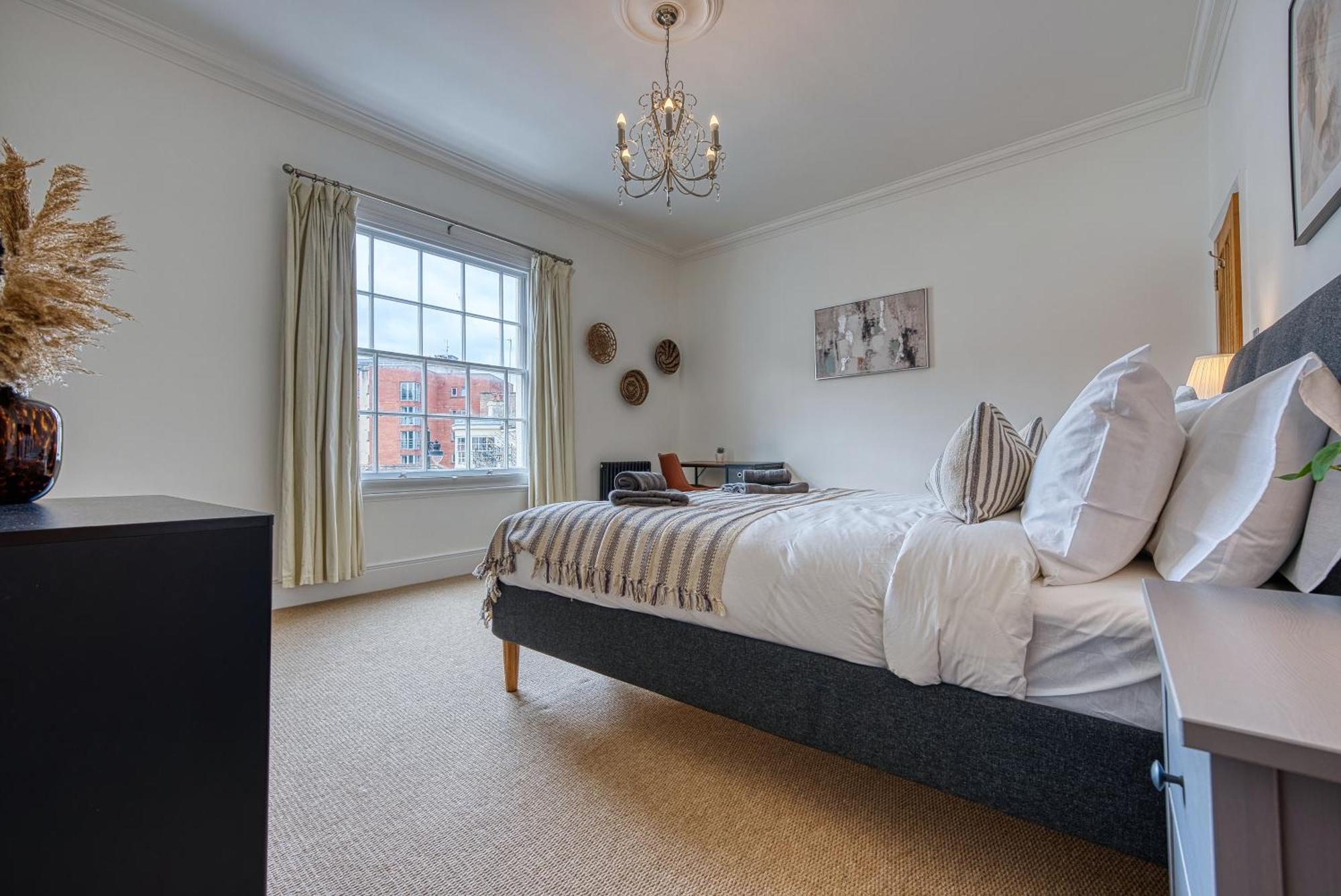 2-Bedroom Stunning, Modern & Spacious Apartment, Near Ocean Village, Central Southampton - Plenty Of Parking - By Blue Puffin Stays Exterior foto