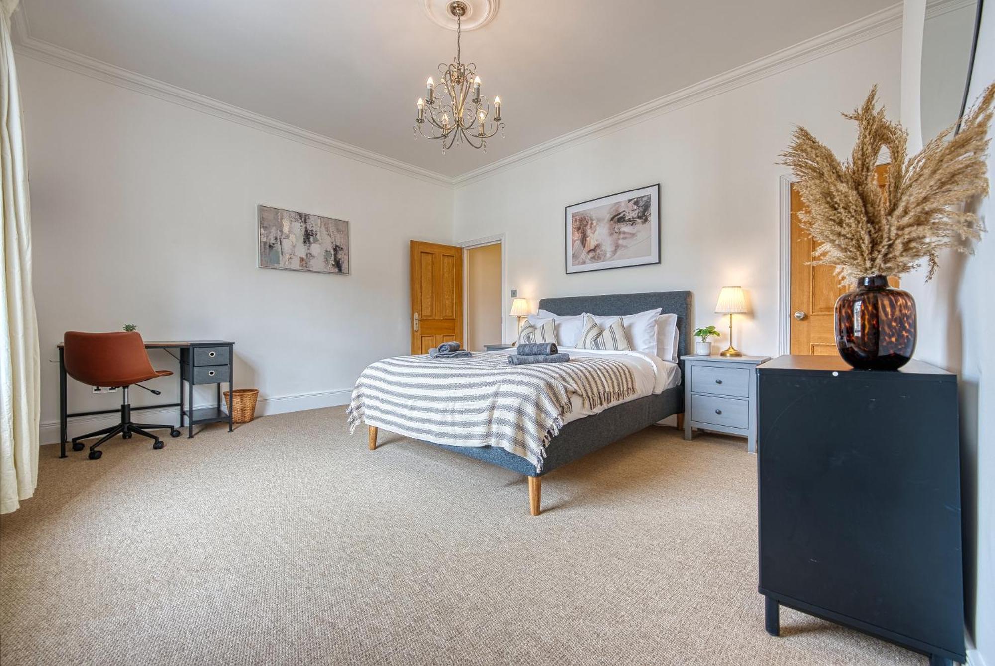 2-Bedroom Stunning, Modern & Spacious Apartment, Near Ocean Village, Central Southampton - Plenty Of Parking - By Blue Puffin Stays Exterior foto
